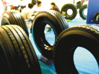 胶的限仓规定是基于什么考虑？这些考虑因素会如何调整？