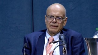 贾恩承认，来自私募股权的竞争让伯克希尔的保险业务变得更加艰难