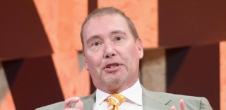 “债王”冈拉克警告私募信贷风险或引发新一轮金融危机