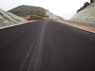 如何理解沥青使用季节的特点？季节对沥青期货有什么影响？