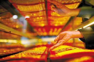 黄金投资只看价格会踩哪些坑？