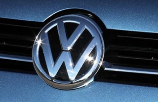 如何打开汽车引擎盖？大众polo引擎盖打开方法是什么？