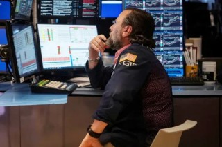 收盘：美股周一收高 纳指与标普指数再创新高