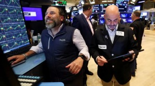 收盘：美股收高道指涨逾1100点 经贸会谈进展提振市场