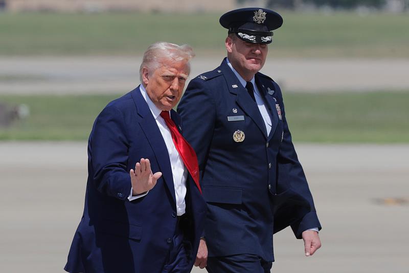 民调显示特朗普对美国经济处理方式的支持率降至36%  第1张