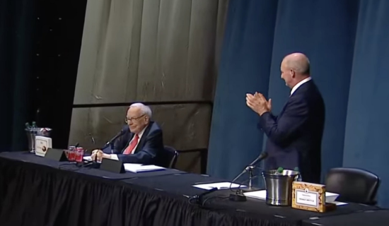 巴菲特突然官宣:年底辞任伯克希尔CEO “接班人”懵了 第1张 巴菲特突然官宣:年底辞任伯克希尔CEO “接班人”懵了 第1张