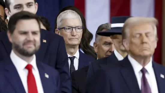 特朗普称已与苹果CEO库克通话 期待库克提高投资额  第1张