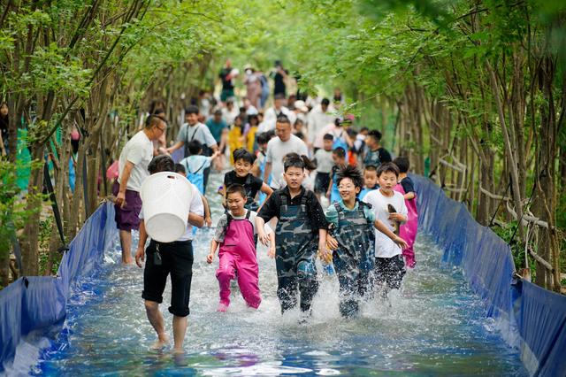 端午小长假“好玩不贵”:周边游出游人次占比近50%,主题乐园景区最受欢迎 第4张 端午小长假“好玩不贵”:周边游出游人次占比近50%,主题乐园景区最受欢迎 第4张