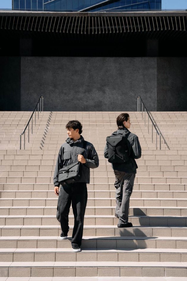 全新ROG神射手系列背包亮相：设计潮酷 收纳高效  第1张