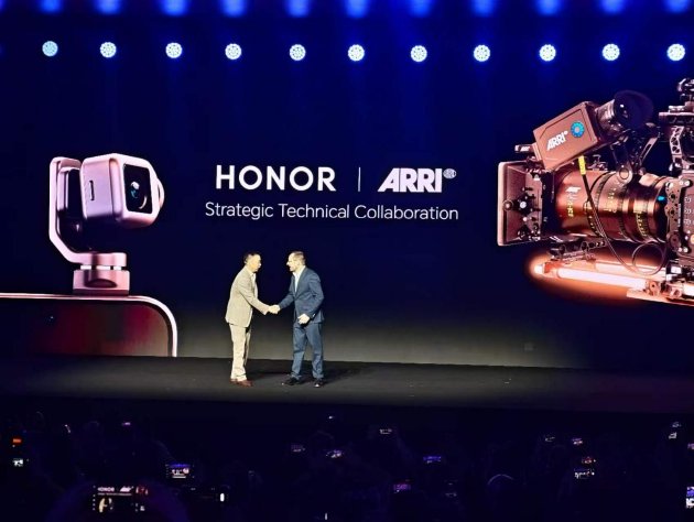 荣耀MWC火力全开:机器人手机颠覆形态,联手阿莱ARRI重写移动影像规则 第4张 荣耀MWC火力全开:机器人手机颠覆形态,联手阿莱ARRI重写移动影像规则 第4张