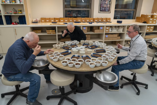 华尔街有一支精英咖啡品鉴团队,却苦于招不到新人 第1张 华尔街有一支精英咖啡品鉴团队,却苦于招不到新人 第1张